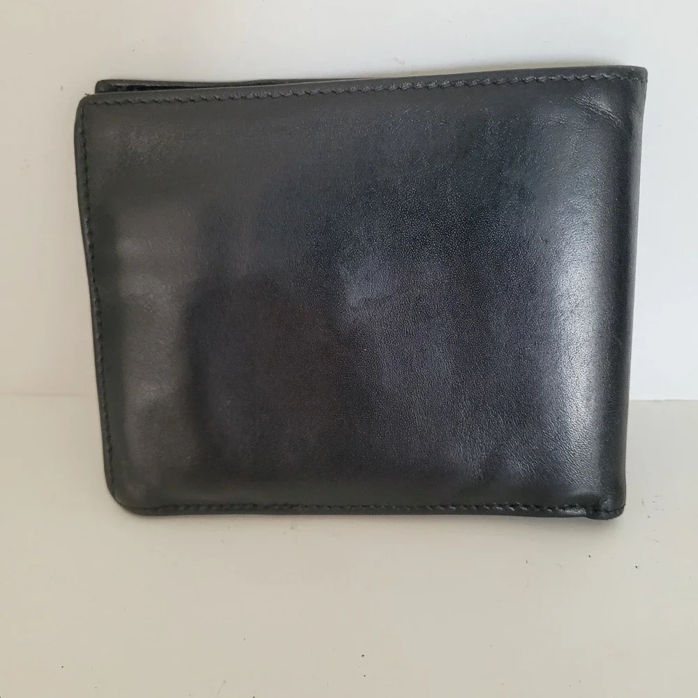 Fendi Mens Black Leather Bifold Wallet Silver Logo Plaque 2270-31011-008 Italy